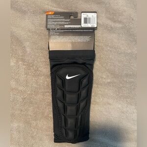 Nike Strong Forearm Shivers - S/M